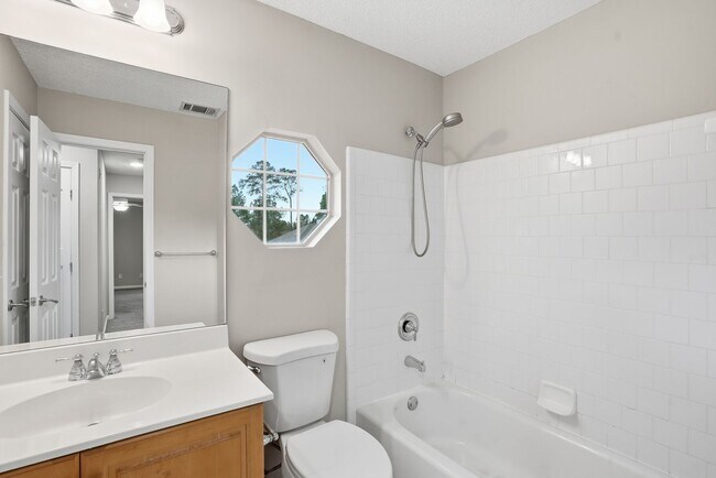 Foto del edificio - 108 Coach House Square