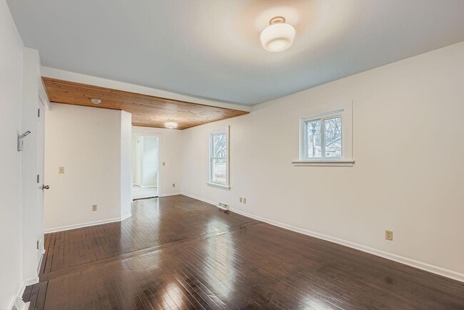 Foto del edificio - 475 Lawson Ave W