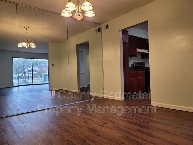 Building Photo - 103 Camelot Dr