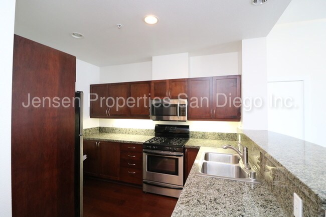 Building Photo - 530 K St