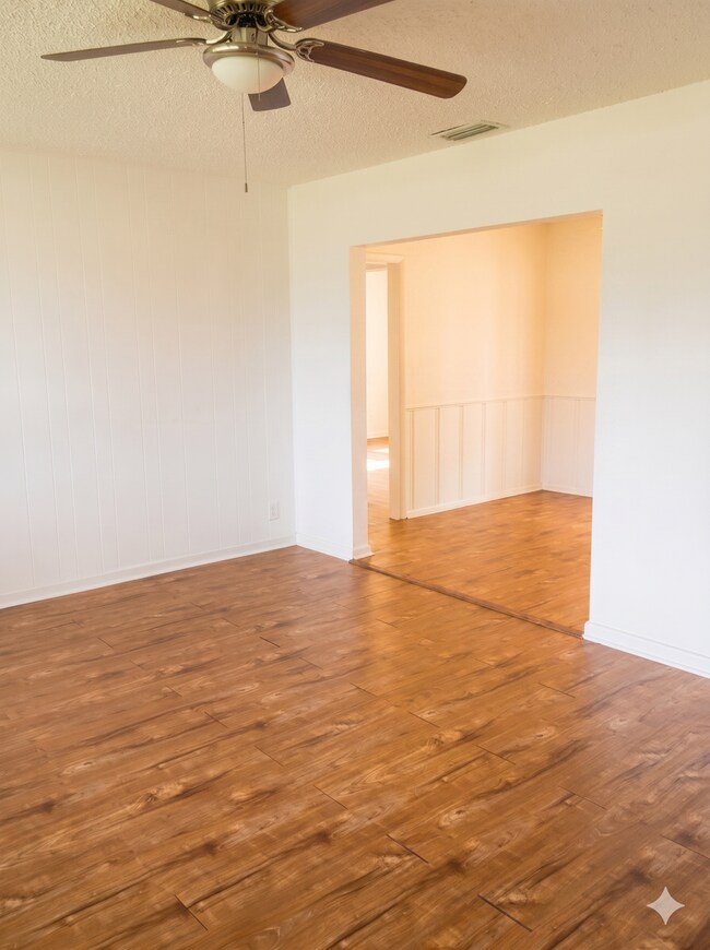 Foto del edificio - Spacious 3-Bedroom Home in Prime Pinellas Park Location – 1,354 Sq Ft
