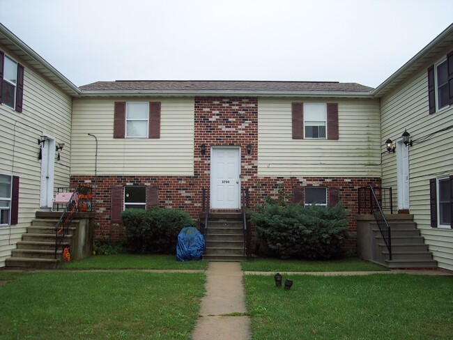 Building Photo - 3704 Tiffany Dr