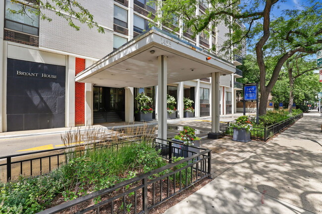 Foto del edificio - 1455 N Sandburg Terrace