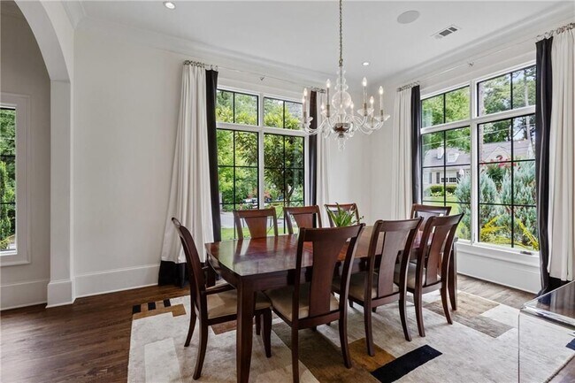 Foto del edificio - 779 Greenview Ave NE