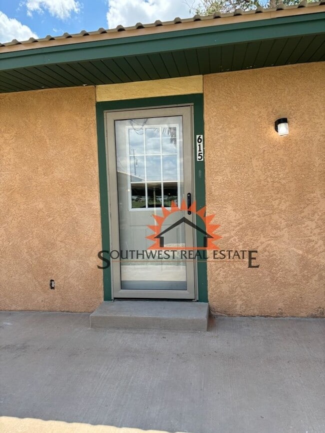 Building Photo - Spacious 1 bedroom 1 bath home.