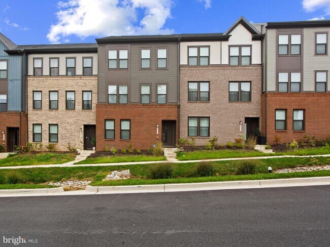 Building Photo - 305 Backwater Wy