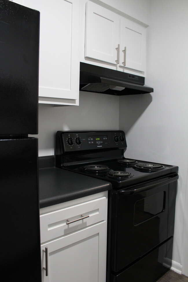 Building Photo - Sweetbriar Apartments