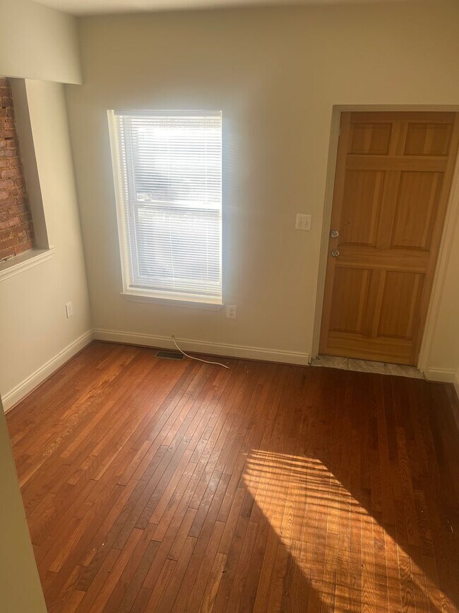 Foto del edificio - Commuter Friendly Beautiful Townhouse in Baltimore- Will go fast!