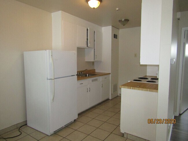 Foto del edificio - Cozy One Bed One Bath Apartment Near Downtown Santa Rosa! $1,600/Monthly