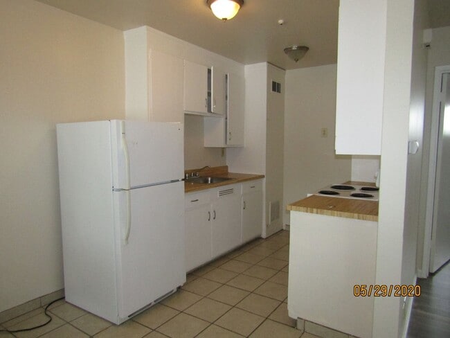 Building Photo - Cozy Updated One Bed One Bath Apartment Ne...
