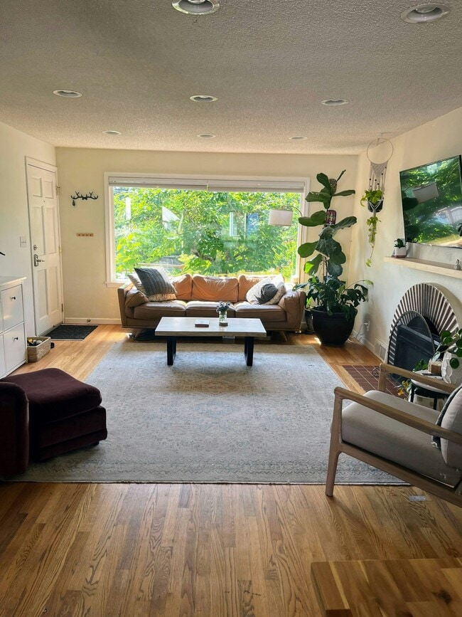 Foto del edificio - 12708 1st Ave NW