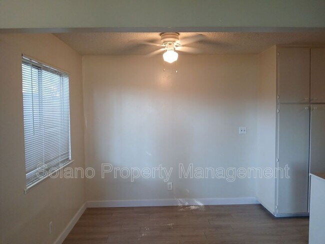 Foto del edificio - 1930 Peabody Rd