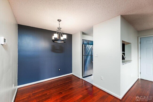 Building Photo - 2114 Ravens Crest Dr