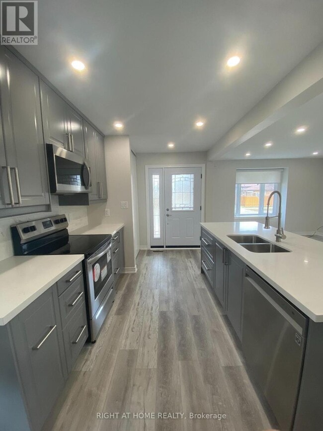 Building Photo - 118 Avening Dr