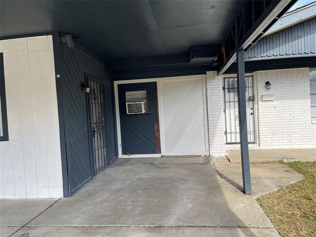 Foto del edificio - 8321 Homewood Ln