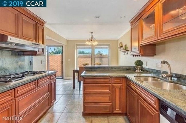 Building Photo - 3 br, 2.5 bath Townhome - 7888 Gate Way