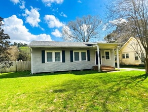 Building Photo - 418 Delgado Dr