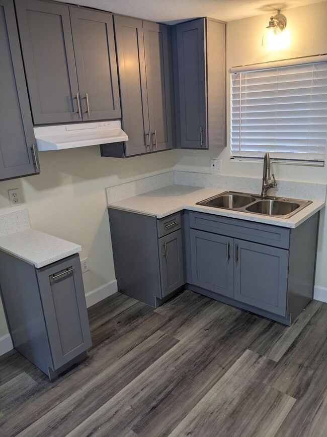 Building Photo - 2900 Lemon St