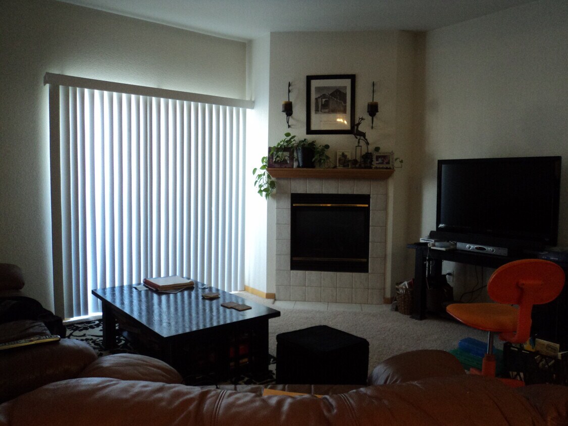 Primary Photo - 3945 Landings Dr