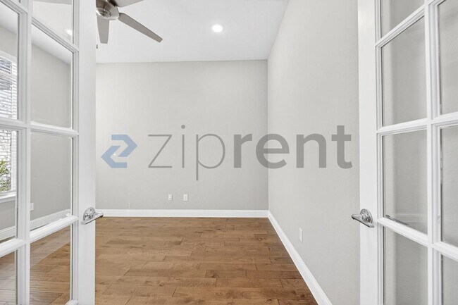 Foto del edificio - 7530 Sanctuary Dr