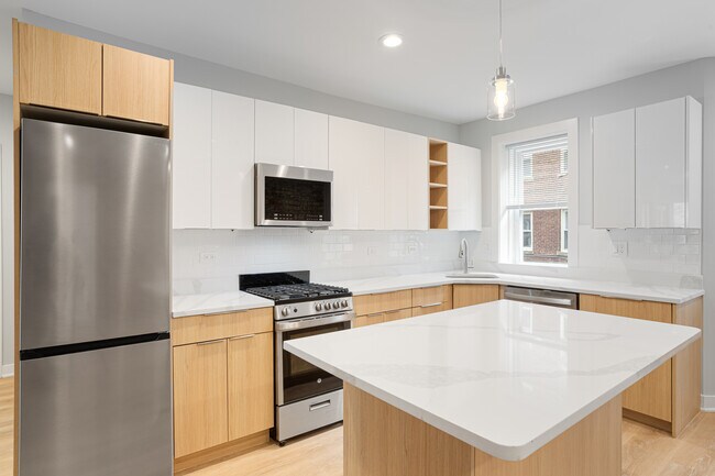 Building Photo - 7389 N Damen Ave