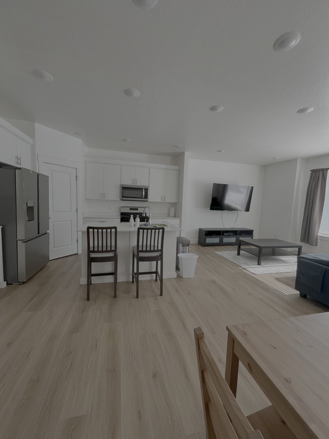 Building Photo - 460 E 25 N