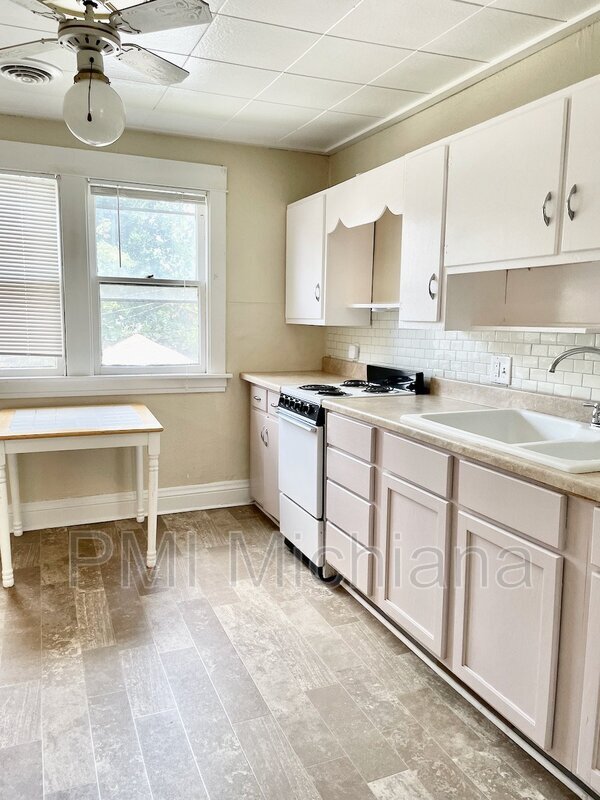 909 Vassar Ave Unit 2, South Bend, IN 46616 Condo for Rent in South