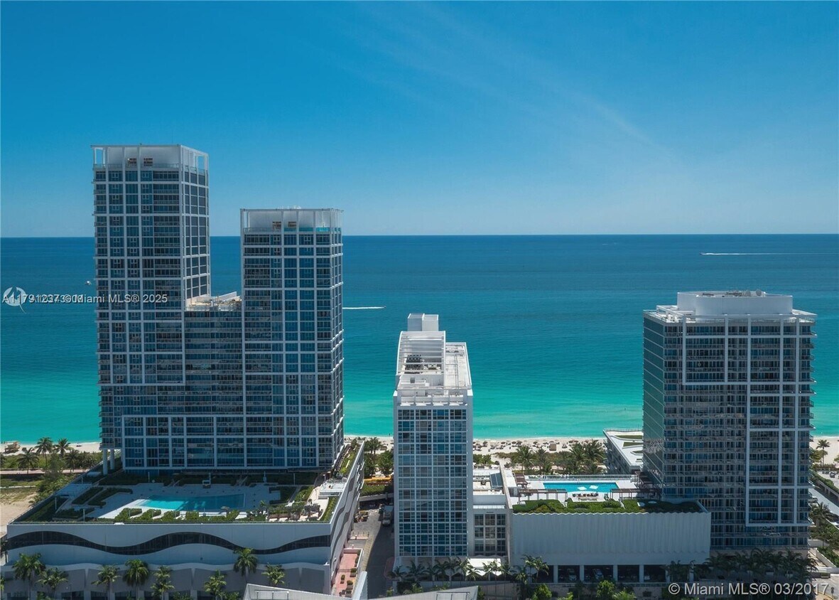 Foto principal - 6801 Collins Ave