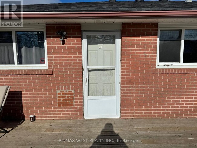 Building Photo - 28 Langstone Crescent