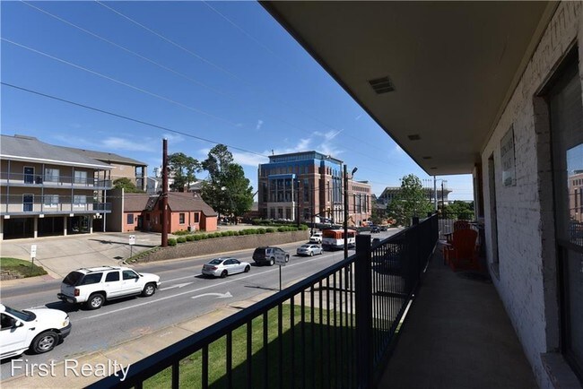 Building Photo - 2 br, 2 bath Apartment - 123 N. Donahue Dr.