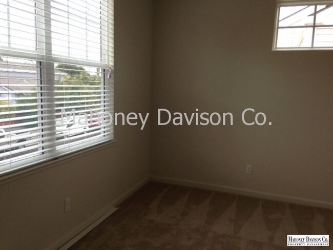Building Photo - Like new, blt in 2016,3 bdrm/2.5 ba 1385 s...
