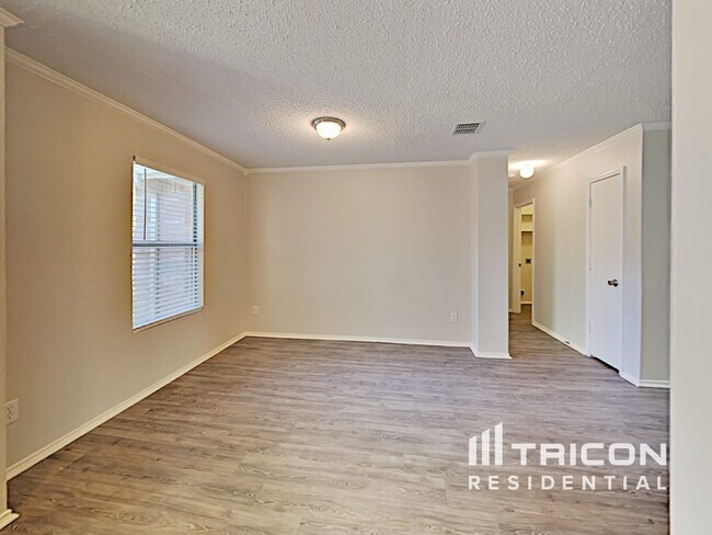 Foto del edificio - 647 Blue Chalk Dr