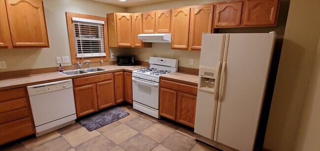 Kitchen - 10318 Burton Ave