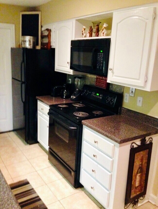 Cocina - 1022 Old Mayhew Rd