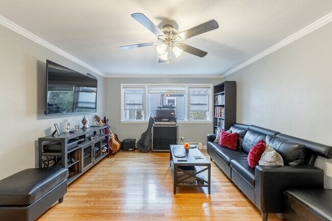 Foto del edificio - 4149 N Tripp Ave