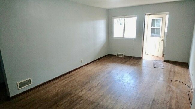 Building Photo - 2726 Pomona Dr