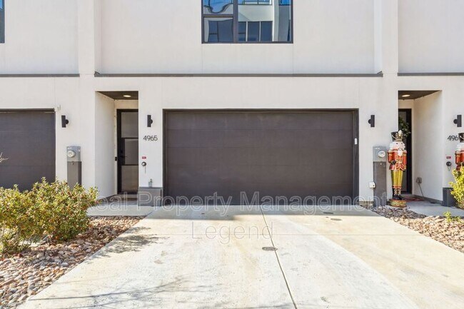 Foto del edificio - 4965 Blaynes View