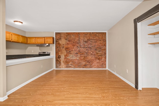 Building Photo - 58 Buckingham St