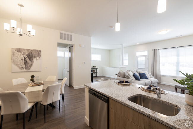 2 BR, 2 BA Arriba con garaje - The Residences at Lexington Hills