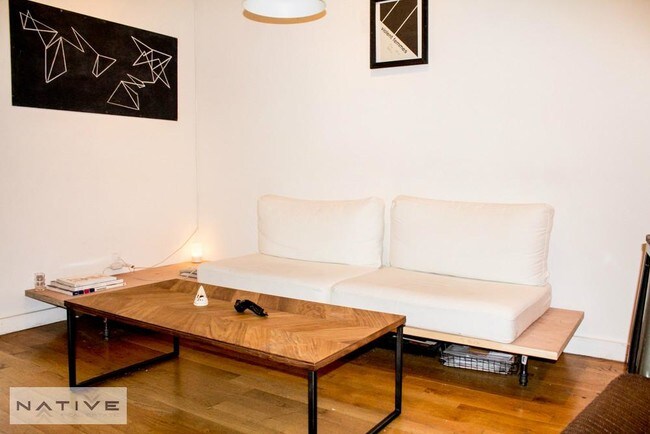 Foto del edificio - 375 Menahan St