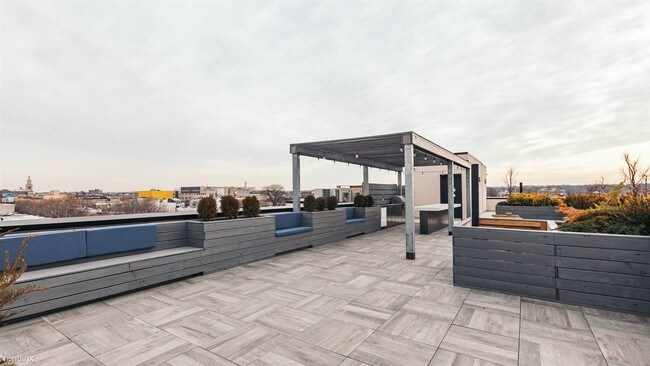 Foto del edificio - 8-3 Wyckoff Ave