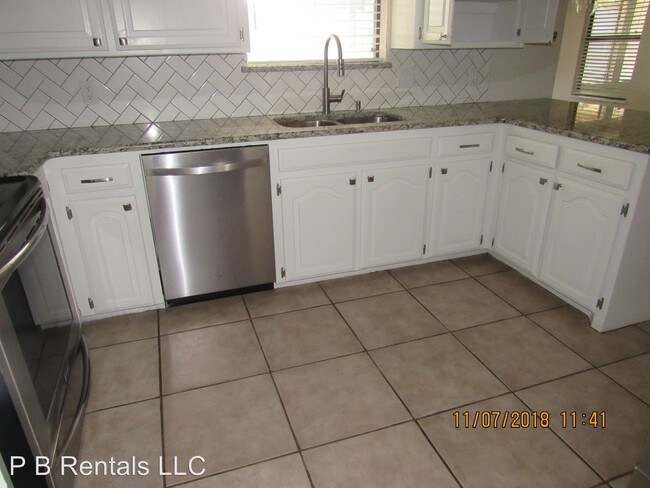 Building Photo - 3 br, 2 bath House - 913 NW Becontree Place