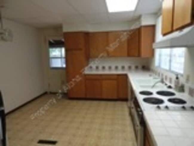 Building Photo - 1416 N 11th St