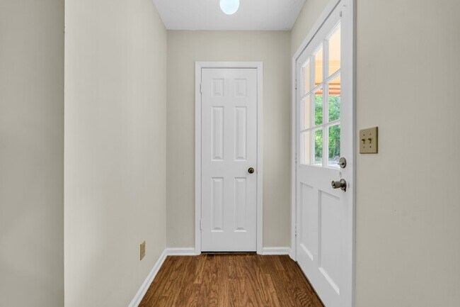 Foto del edificio - 2804 Plum Rd