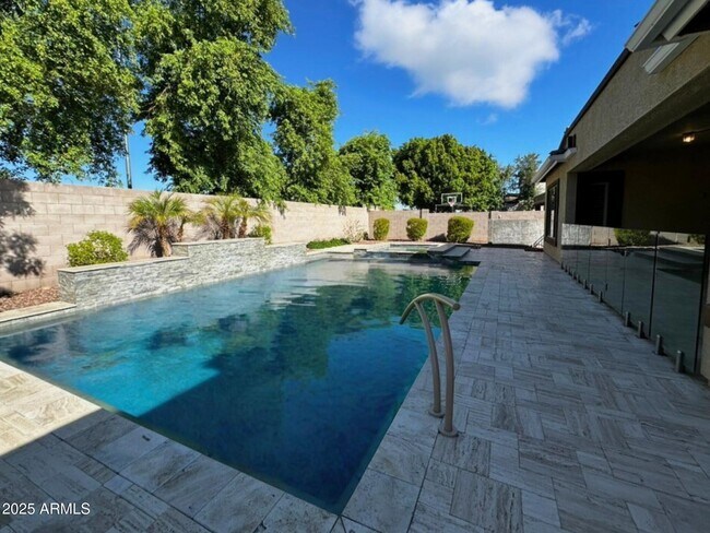 Foto del edificio - 3220 N 136th Dr