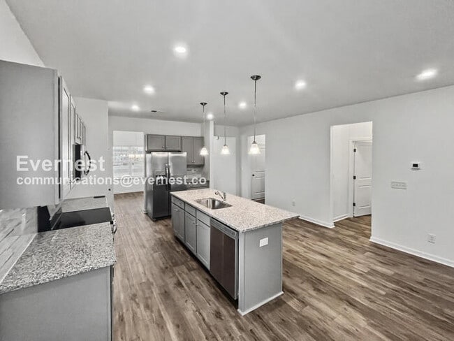 Building Photo - 4 Bed, 4.5 Bath Home with Garage / Coming Soon!