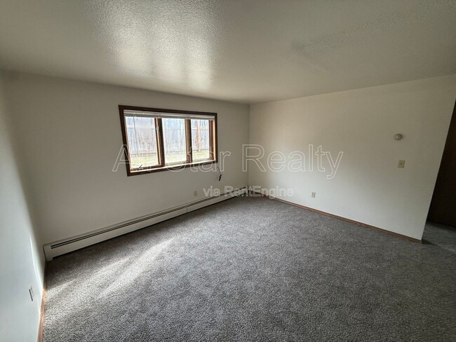 Building Photo - 533 Price St