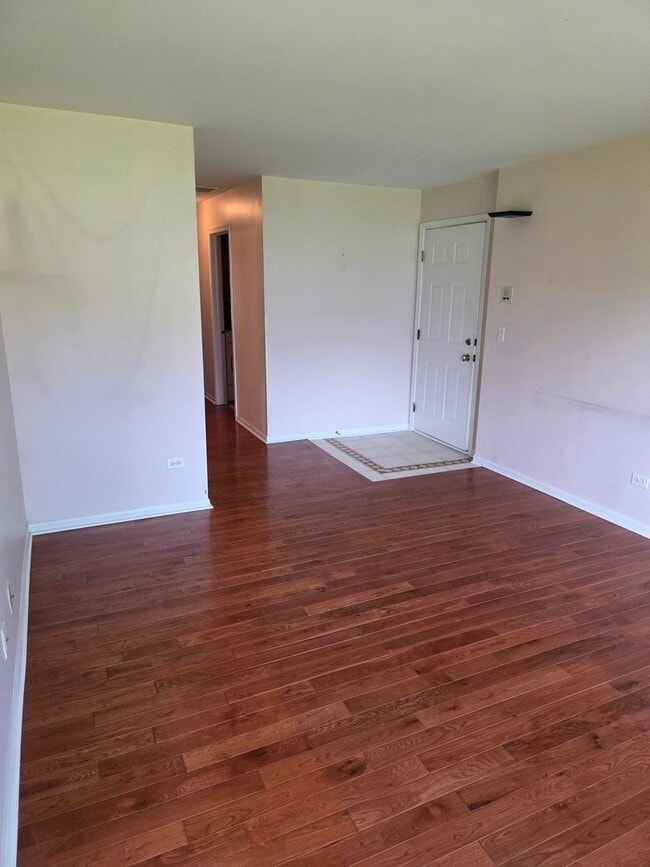 Building Photo - 408 Woodview Cir