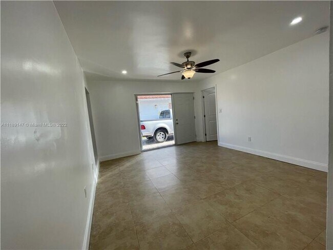 Building Photo - 2957 SW 36th Ct