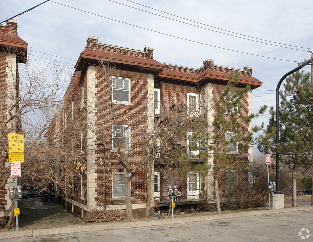 Building Photo - 2873 Holmes Ave